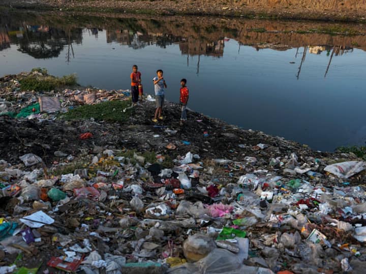 WWF calls for global treaty to end plastic pollution Xinhua report To End Plastic Pollution, WWF Calls For Global Treaty With Rules Binding To All Nations