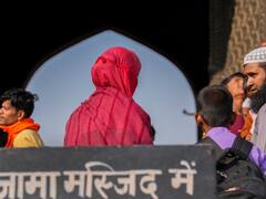 Jama Masjid: जामा मस्जिद से लड़कियों की एंट्री पर लगे बैन का बोर्ड हटा, इमाम बुखारी ने याद दिलाई 'शुचिता'