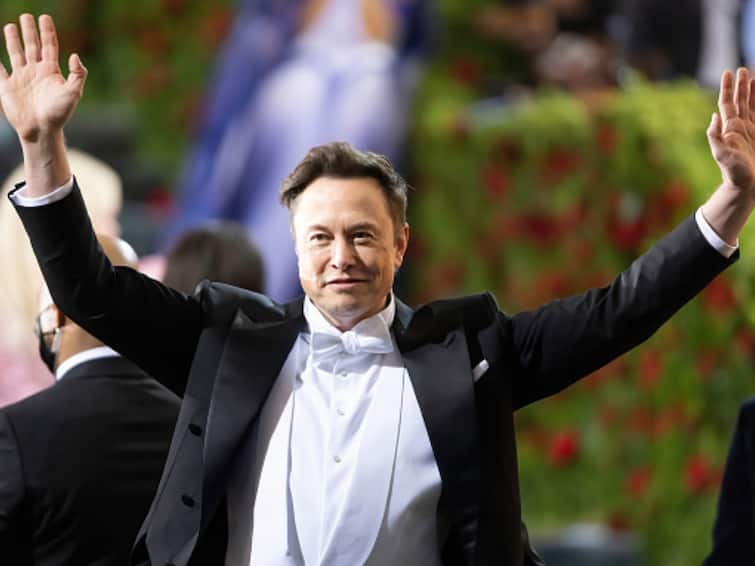 World Richest Man 2022 according to Forbes Billionaire List is Elon Musk know about his networth World Richest Man 2022: दुनिया के सबसे दौलतमंद शख्स का नाम जानें, टॉप 10 अमीरों की लिस्ट में दो भारतीय भी शामिल
