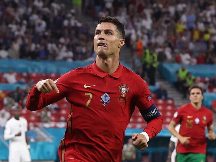 FIFA World Cup 2022 Cristiano Ronaldos Portugal won match 3-2 against Ghana Ahmed Stadium Fifa World Cup 2022 : रोनाल्डोच्या पोर्तुगालची विजयाने सुरुवात, सलामीच्या सामन्यात घानाचा 3-2 ने पराभव