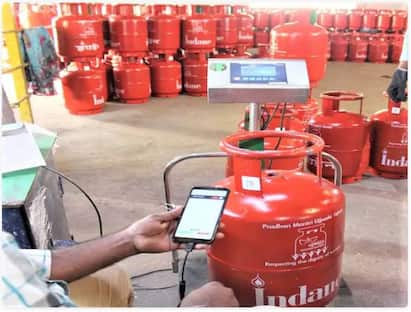 LPG Gas Cylinder QR Code Scanner: ਜੇ ਤੁਸੀਂ ਵੀ ਕਿਸੇ ਸਮੇਂ LPG ਗੈਸ ਸਿਲੰਡਰ ਤੋਂ ਗੈਸ ਚੋਰੀ ਦੇ ਸ਼ਿਕਾਰ ਹੋ ਗਏ ਹੋ ਤਾਂ ਤੁਹਾਡੇ ਲਈ ਵੱਡੀ ਖਬਰ ਆਈ ਹੈ।