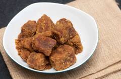 Jaggery Water: শীতকালে কেন অবশ্যই খাওয়া দরকার গুড়ের জল?