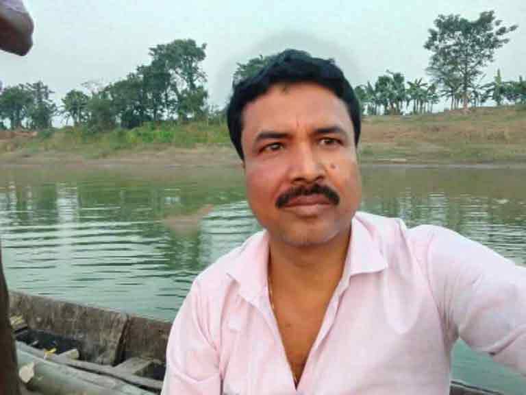 TMC Leader Death : উড়ে এল গুলি-বোমা, মুর্শিদাবাদে খুন তৃণমূল নেতা, গোষ্ঠীদ্বন্দ্বের অভিযোগ Murshidabad TMC Leader of Nadia Dead after bomb fire aimed allegation of internal clash TMC Leader Death : উড়ে এল গুলি-বোমা, মুর্শিদাবাদে খুন তৃণমূল নেতা, গোষ্ঠীদ্বন্দ্বের অভিযোগ