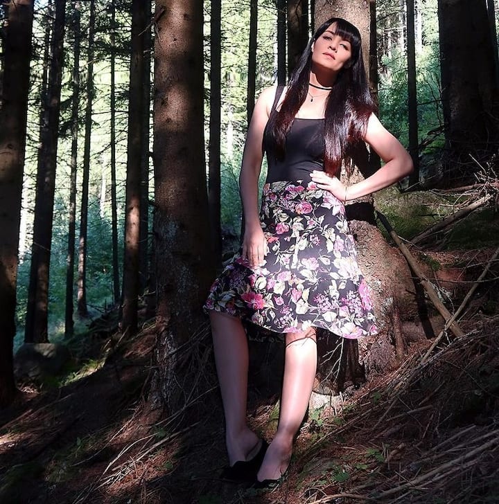 સેલિના 2001માં મ્યુઝિક વીડિયો 'ઓહ કેહરી'માં પણ જોવા મળી હતી. આ મ્યુઝિક વીડિયોથી તેને ઘણી લોકપ્રિયતા મળી હતી.