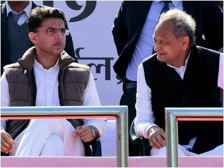 Rajasthan CM Ashok Gehlot and Sachin Pilot took jibe at each other over gaddar remark, 10 points Rajasthan Politics: राजस्थान कांग्रेस में फिर कलह, अशोक गहलोत ने बोला 'गद्दार' तो सचिन पायलट ने दी नसीहत | 10 बड़ी बातें