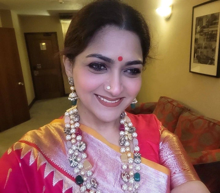 பாற கல்லு ஓா் நொடியில் ஈர மண்ணா கொழிச்சாயே !