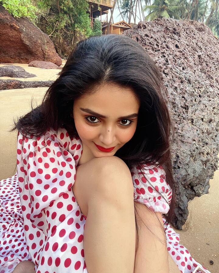 శ్రీముఖి ఎంజాయ్ మెంట్ మామూలుగా లేదుగా అంటూ నెటిజన్లు కామెంట్స్ చేస్తున్నారు. Photos credit: Sreemukhi/ instagram