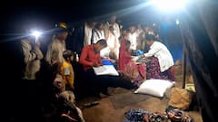 In Pics : उसतोड कामगारांसाठी डॉक्टर्स पोहोचले शेताच्या बांधावर; पुणे झेडपीचा अनोखा उपक्रम