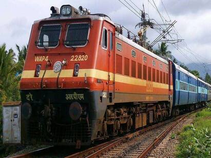 Sabarimala Temple Special Train Sabarimala Temple Kerala Here Are the Details Sabarimala Temple :  சபரிமலை பக்தர்கள் கவனத்திற்கு... இந்த தேதிகளில் சிறப்பு ரயில்கள் செல்லும்.. முழு விவரம்...