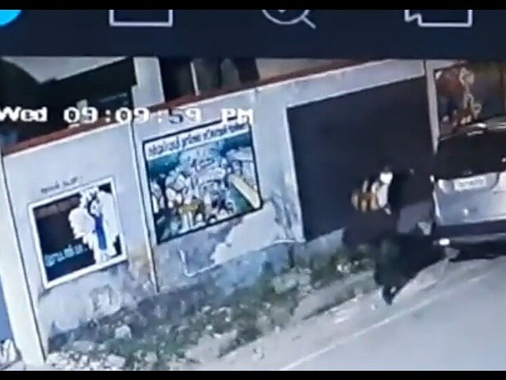 Crime: காரின் கண்ணாடியை உடைத்து 8 பவுன் நகை கொள்ளை; சிசிடிவியில் சிக்கிய திருடர்கள்