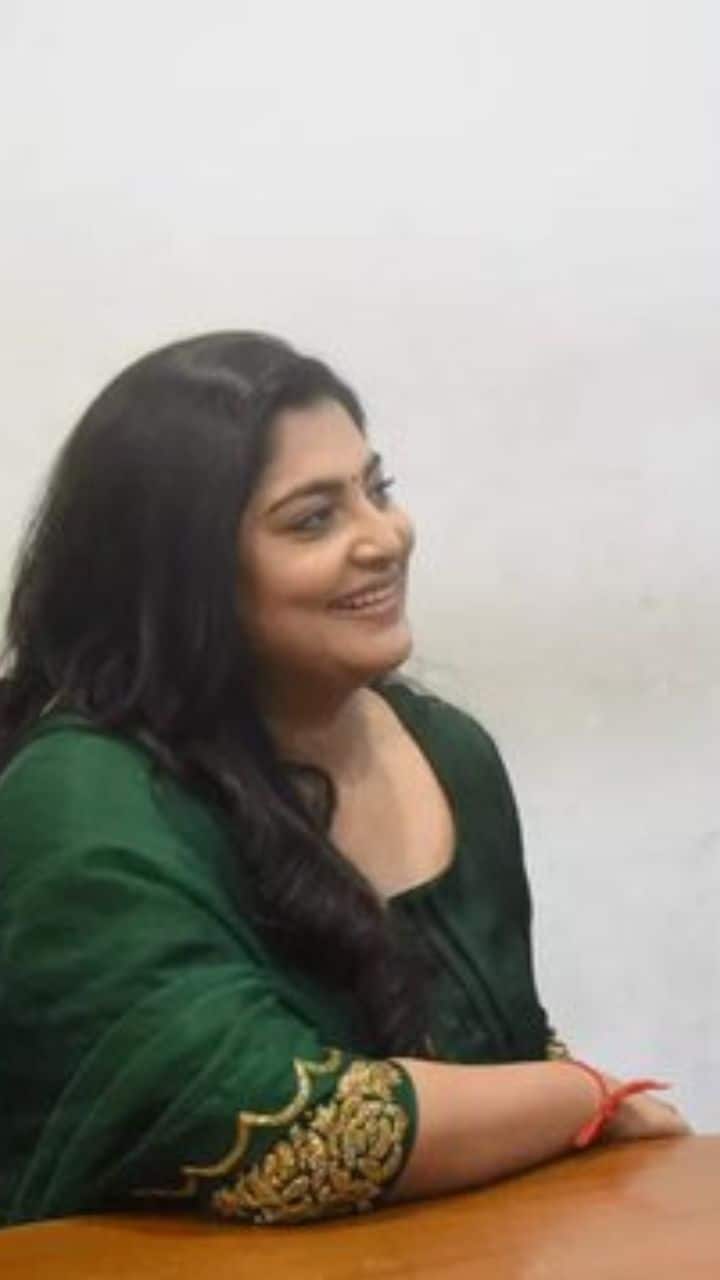 பத்திரிகையாளர்களின் கேள்விகள் அனைத்திற்கும் இருவரும் பொறுமையாக பதில் அளித்தனர்