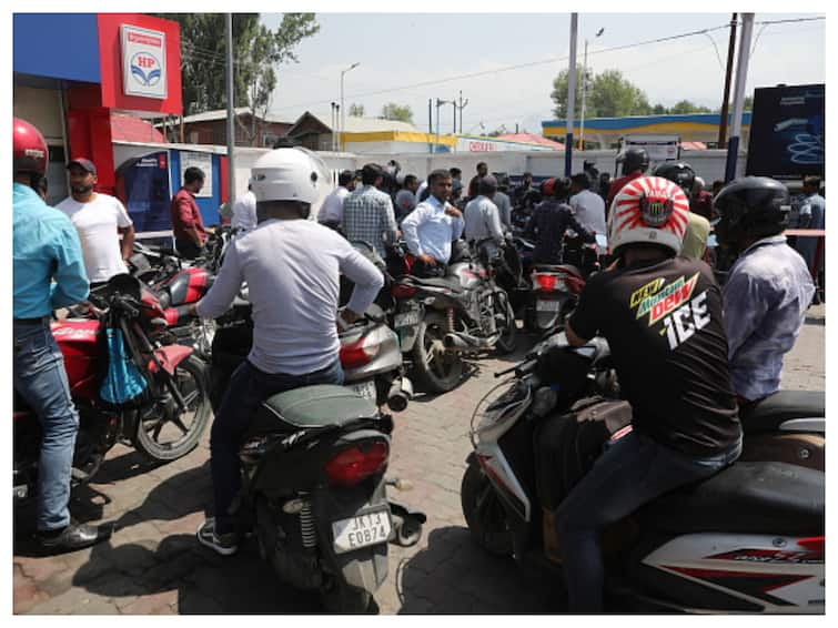 Meghalaya Petrol Pumps Report Huge Rush After Assam Transporters Stop Fuel Supply Meghalaya Petrol Pumps Report Huge Rush After Assam Transporters Stop Fuel Supply