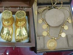 PHOTO: आमदार सरनाईकांकडून 75 तोळं सोनं तुळजाभवानीला अर्पण