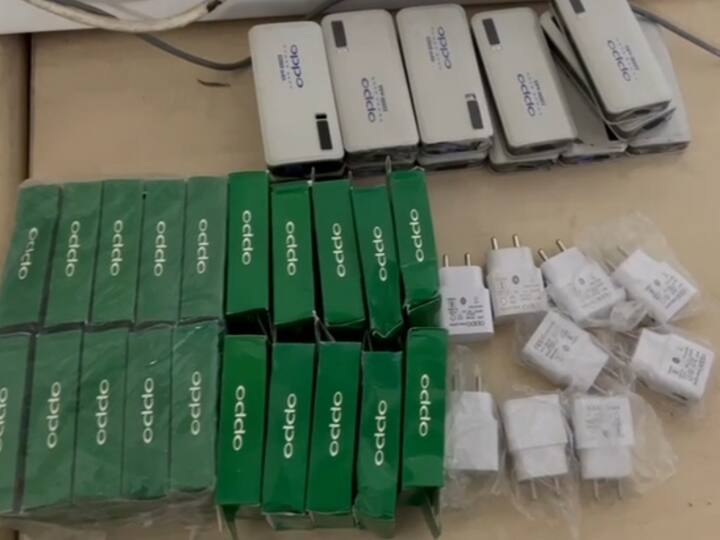 Jabalpur: ट्रेन में नकली गैजेट्स की दुकान लगाकर बैठे थे ठग, हुआ गिरोह का भंडाफोड़, STF की गिरफ्त में पांच आरोपी Jabalpur Gang selling fake electronics gadgets in train 5 People arrested By STF ANN Jabalpur: ट्रेन में नकली गैजेट्स की दुकान लगाकर बैठे थे ठग, हुआ गिरोह का भंडाफोड़, STF की गिरफ्त में पांच आरोपी