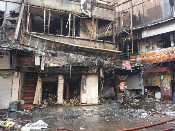 Delhi News Nearly 100 Shops Gutted In Fire In Chandni Chowk, Traders Lost  Crores | Delhi News: चांदनी चौक में लगी आग में लगभग 100 दुकानें जलकर खाक,  व्यापारियों के करोड़ों हुए धुआं