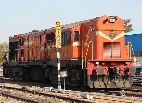 Railway Projects Slow pace of land acquisition has put the Railways in a spot Bullet Trains Too Railway Projects: धड़ाधड़ मिल रही परियोजनाओं को मंजूरी, लेकिन नहीं मिल रही रेलवे को जमीन