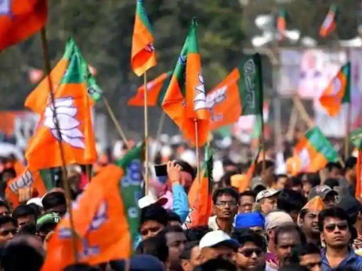 gujarat election 2022 marathi news bjp suspends 12 leaders for contesting elections against party Gujarat Election 2022 : पक्षाविरोधात निवडणूक लढवणाऱ्या तब्बल 12 बंडखोर आमदारांवर भाजपची मोठी कारवाई, सहा वर्षांसाठी निलंबित