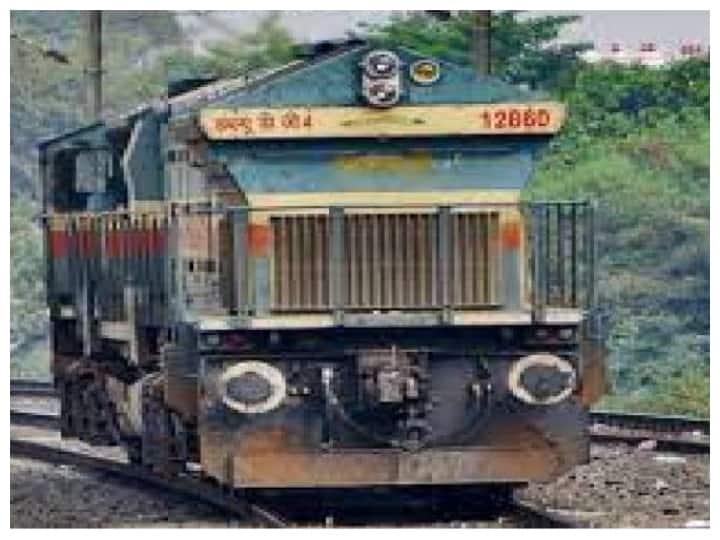 steal-train-engine-in-bihar |  Bihar: Thieves crossed the engine of the train by digging a tunnel, this is how the police exposed
– News X