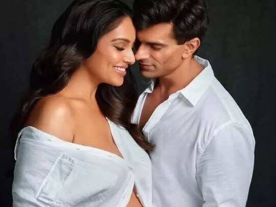 एक्ट्रेस बिपाशा बसु हाल ही में मां बनी हैं. उन्होंने 43 साल की उम्र में अपनी पहली बेटी को जन्म दिया है.