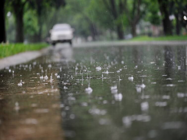 Tamil Nadu Weather Update Chances of moderate Rain 10 Districts next 3 hours - Chennai IMD TN Rain Alert: அடுத்த 3 மணிநேரத்தில் 10 மாவட்டங்களில் வெளுக்கப்போகிறது மழை.. அப்டேட் கொடுத்த வானிலை மையம்!