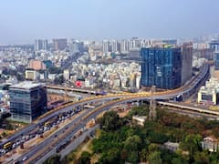 In Pics: హైదరాబాద్‌లో కొత్త ఫ్లైఓవర్, అద్దాల భవంతుల మధ్యలో ఒంపులు తిరుగుతూ వయ్యారిలా!