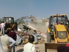 रांची: बिरसा चौक पर अवैध निर्माण पर चला प्रशासन का बुल्डोजर, मजिस्ट्रेट बोले- नोटिस जारी किया था