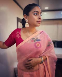 PHOTO: अभिनेत्री सुमोना चक्रवर्तीचा मनमोहक अवतार; पाहा खास फोटो!