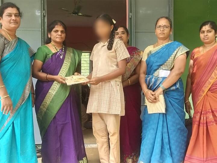 Tamil Nadu Govt Schools Students Provided with 2 sets of Underwear by Voluntary Organization Service to Society Ravi for first time in TN History Free Underwear: அரசுப்பள்ளி மாணவிகளுக்கு இலவச உள்ளாடைகள்: திரும்பி பார்க்க வைக்கும் தன்னார்வ அமைப்பு!