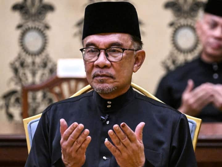 Anwar Ibrahim becomes the new Prime Minister of Malaysia see his political career Malaysia Election: मलेशिया के नए प्रधानमंत्री बने अनवर इब्राहिम, देखिए कैसा रहा है राजनीतिक सफर