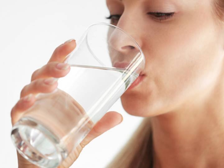Benefits of Drinking Water in the Morning Without Brushing Drinking Water: बिना ब्रश किए पानी पीना हेल्थ के लिए है फायदेमंद है या नहीं? पढ़िए क्या कहता है रिसर्च