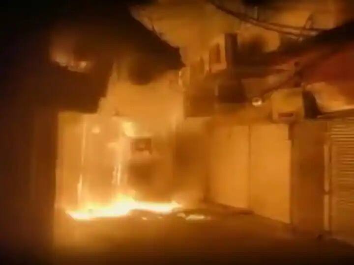 fire breaks out at wholesale market in delhi chandni chowk Delhi News: ਦਿੱਲੀ ਦੇ ਚਾਂਦਨੀ ਚੌਕ ਦੇ ਥੋਕ ਬਾਜ਼ਾਰ 'ਚ ਲੱਗੀ ਭਿਆਨਕ ਅੱਗ, 30 ਫਾਇਰ ਟੈਂਡਰ ਮੌਕੇ 'ਤੇ ਮੌਜੂਦ