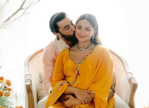 Alia-Ranbir से लेकर Shah Rukh Khan-Gauri तक, ये हैं वो सेलेब्स जिन्होंने अपने बच्चों के रखे हैं यूनिक नाम Alia-Ranbir से लेकर Shah Rukh Khan-Gauri तक, ये हैं वो सेलेब्स जिन्होंने अपने बच्चों के रखे हैं यूनिक नाम