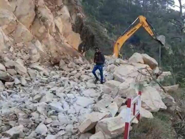 Uttarakhand News Part of hill fell on Bageshwar-Girechina motorway, contact with more than 20 villages lost ann Uttarakhand: बागेश्वर-गिरेछीना मोटर मार्ग पर गिरा पहाड़ी का हिस्सा, 20 से अधिक गांवों का संपर्क टूटा
