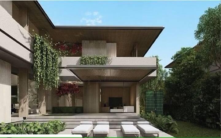 दरअसल विराट और अनुष्का ने ये घर इसी साल गणेश चतुर्थी पर लिया था. जोकि अब बनकर तैयार हो चुका है और अब ये घर कोहली फैमिली के लिए एक वीकेंड डेस्टिनेशन के तौर पर काम कर रहा है.