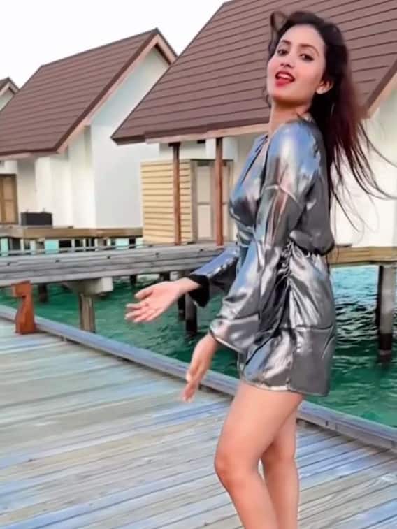 మాల్దీవుల్లో స్టన్నింగ్ లుక్స్‌లో దీపికా పిల్లి