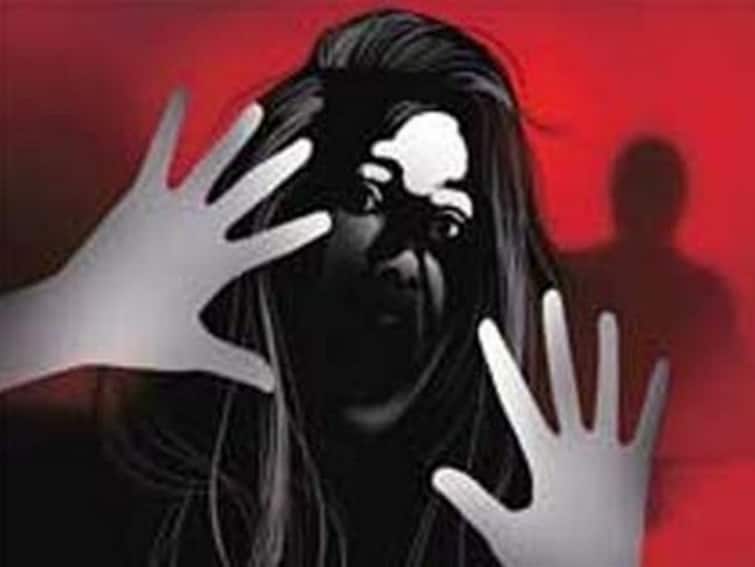 Jalgaon Crime attempt to kill a married woman as she resisted Shocking incident in Jalgaon Marathi news Jalgaon: अतिप्रसंगाला विरोध करताच विवाहितेला पेटवून जीवे मारण्याचा प्रयत्न; जळगावमधील धक्कादायक घटना