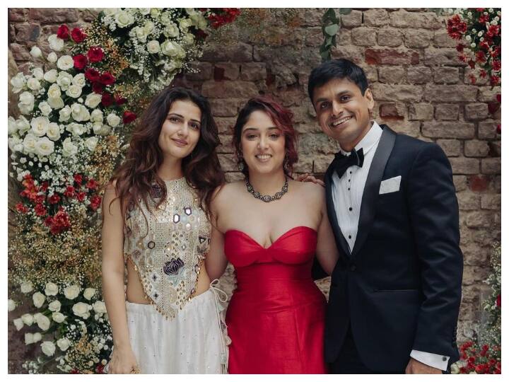 Ira Khan Engagement Photos: बॉलीवुड एक्ट्रेस फातिमा सना शेख (Fatima Sana Saikh) ने इरा खान (Ira Khan) और नूपुर की सगाई की इनसाइड फोटोज़ शेयर की हैं.