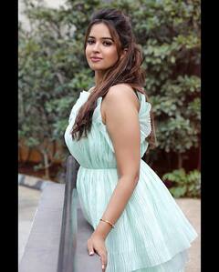 Poojitha Ponnada: క్యూట్ లుక్స్ తో మెస్మరైజ్ చేస్తున్న పూజిత పొన్నాడ