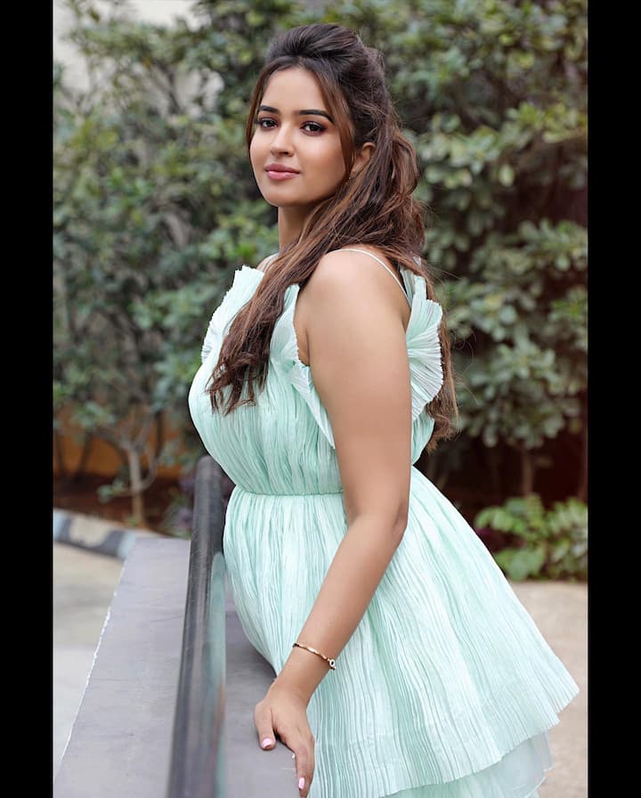 షార్ట్ ఫిల్మ్స్ ద్వారా బాగా పాపులర్ అయ్యింది పూజిత పొన్నాడ. Photo Credit: Poojitha Ponnada/Instagram