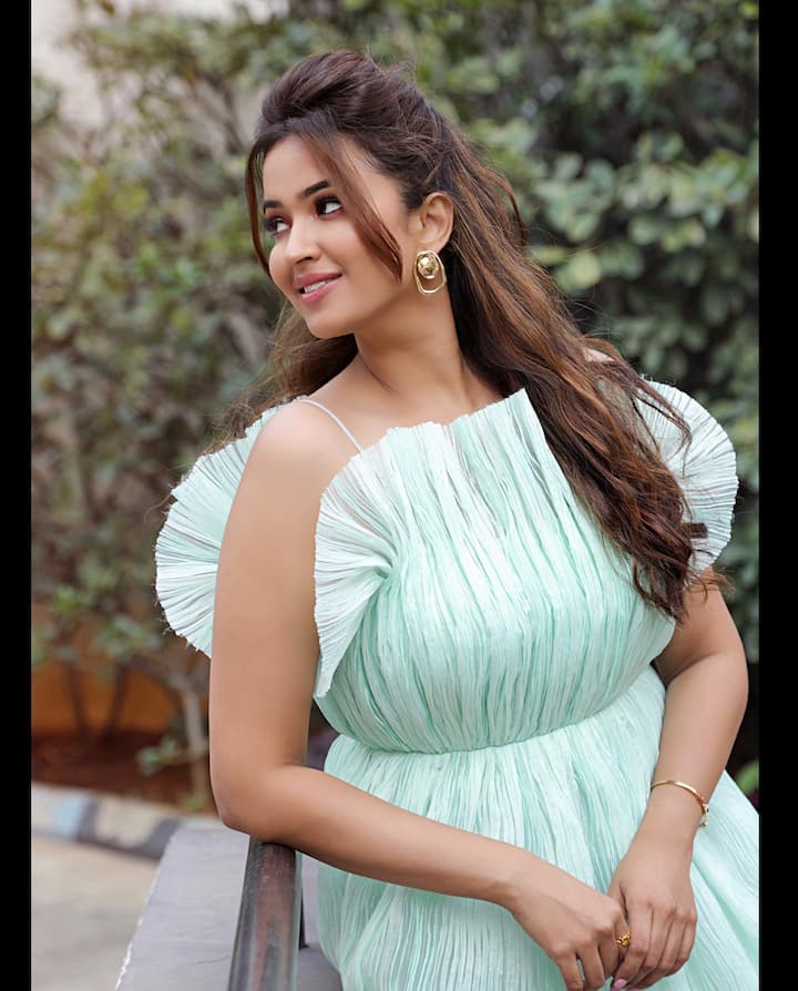 ‘రంగస్థలం’ సినిమాతో బాగా పాపులర్ అయ్యింది. Photo Credit: Poojitha Ponnada/Instagram