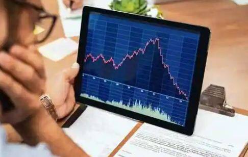 ਇਨ੍ਹਾਂ ਦੋ ਏਅਰਲਾਈਨ ਕੰਪਨੀਆਂ ਤੋਂ ਬਾਅਦ PSU ਕੰਪਨੀ ਮੈਂਗਲੋਰ ਰਿਫਾਇਨਰੀ ਐਂਡ ਪੈਟਰੋ ਕੈਮੀਕਲਸ ਨੂੰ ਦੂਜੀ ਤਿਮਾਹੀ 'ਚ 1,789.14 ਕਰੋੜ ਰੁਪਏ ਦਾ ਘਾਟਾ ਹੋਇਆ ਹੈ। ਇਹ ਕੰਪਨੀ ONGC ਦੀ ਸਹਾਇਕ ਕੰਪਨੀ ਹੈ।