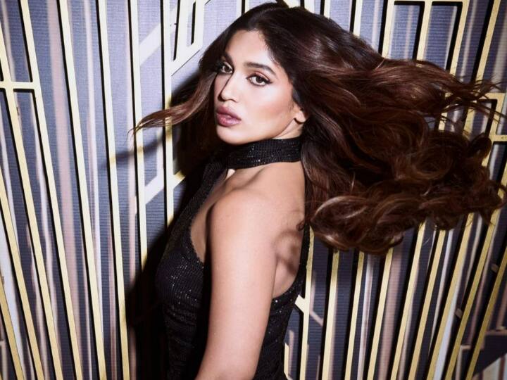 Bhumi Pednekar: एक्ट्रेस भूमि पेडनेकर बहुत कम अपनी खास पहचान बना चुकी हैं. एक्ट्रेस सोशल मीडिया पर भी काफी एक्टिव हैं. हाल ही में उन्होंने अपने लेटेस्ट फोटोशूट से कुछ ग्लैमरस तस्वीरें शेयर की हैं.