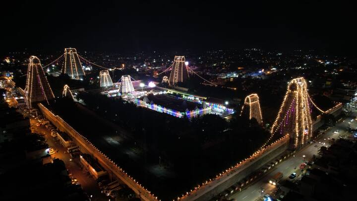வண்ண விளக்குகளால் காட்சியளிக்கும் அண்ணாமலையார் கோயில்
