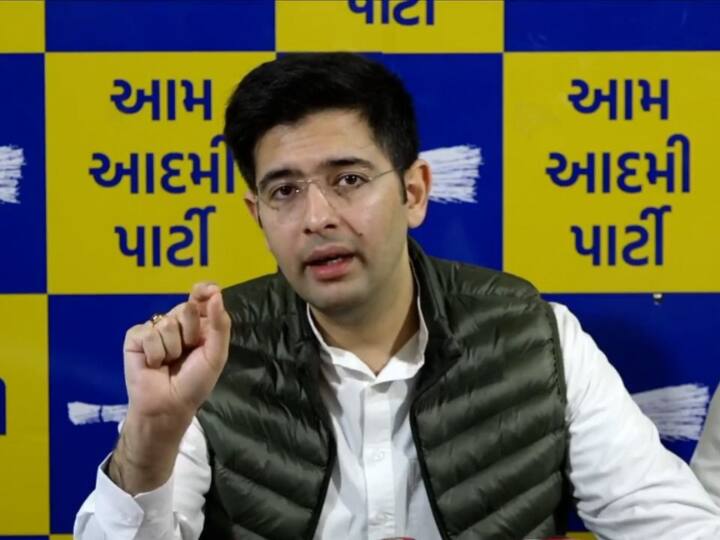 CBI filed charge sheet in Delhi liquor scam Raghav Chadha said Manish Sisodias name is not even in 10 thousand pages ANN Delhi Liquor Policy Case: शराब घोटाले में CBI ने दायर की चार्जशीट, राघव चड्ढा बोले- '10 हजार पन्नों में मनीष सिसोदिया का नाम तक नहीं'