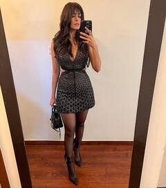 Mrunal Thakur Photos: ప్రిన్సెస్ నూర్జహాన్ బ్లాక్ డ్రెస్సులో అదిరింది