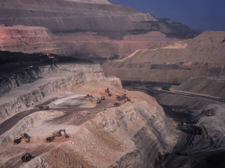 Govt Planning To Sell Small Stakes Of Coal India, Hindustan Zinc Report Govt Planning To Sell Small Stakes Of Coal India, Hindustan Zinc: Report
