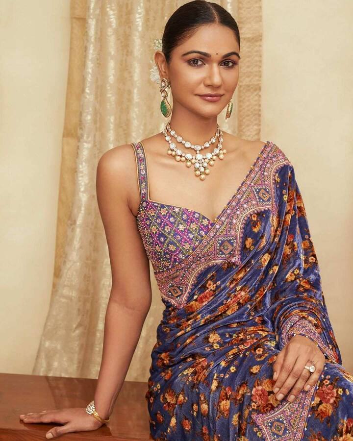 अल्लू स्नेहा रेड्डी - टॉलीवुड सुपरस्टार अल्लू अर्जुन की पत्नी का नाम स्नेहा रेड्डी हैं जोकि खूबसूरती में बॉलीवुड एक्ट्रेस को भी टक्कर देती हैं. एक्टर के फैंस भी स्नेहा को काफी पसंद करते हैं.