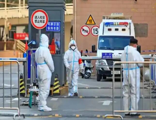 China Coronavirus: China imposes new lockdowns as local Covid cases hit record high China Coronavirus: ચીનમાં 'કોરોના વિસ્ફોટ', એક દિવસમાં નોંધાયા રેકોર્ડ 32 હજારથી વધુ કેસ
