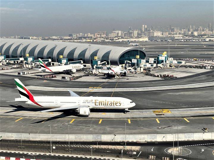 अब यूएई की यात्रा करने वाले लोगों को नाम के पहले और अंतिम दोनों हिस्सों को स्पष्ट रूप से बताना होगा. इस बारे में एयरलाइन्स का कहना है कि यूएई अधिकारियों के निर्देशों के अनुसार यह नियम 21 नवंबर 2022 से प्रभावी हो गया है.