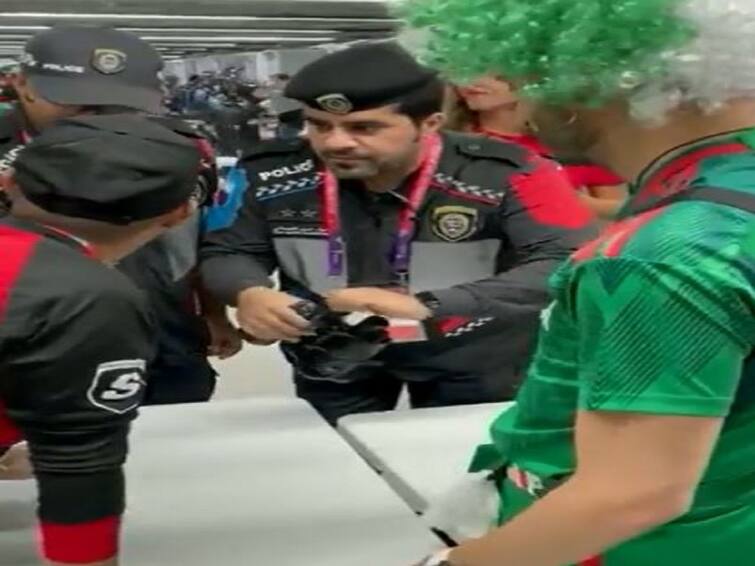 Viral Video FIFA World Cup 2022 Mexico fan bring Alcohol in Binaculars to stadium caught by security- Watch ఫిఫా ప్రపంచకప్- బైనాక్యులర్ లో మద్యం తీసుకొచ్చి సెక్యురిటీకి చిక్కిన ఫ్యాన్